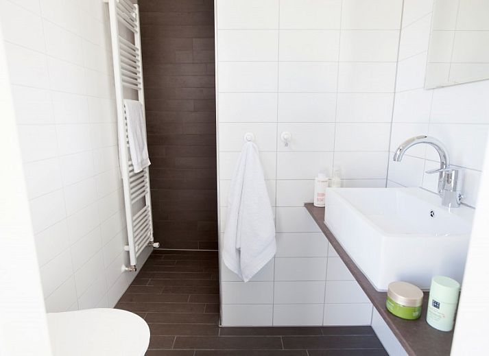 Moderne keuken in vakantiehuis AanNoordzee.nl, Noordzeekust, Noord-Holland.