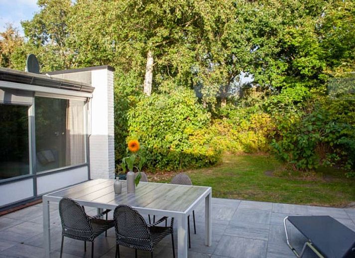 Moderne keuken in vakantiehuis AanNoordzee.nl, Noordzeekust, Noord-Holland.