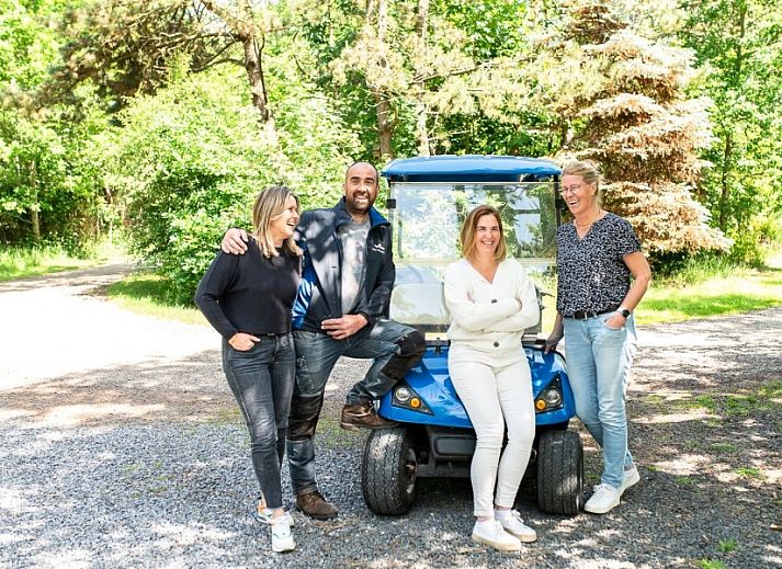 Ruim terras van bungalow AanNoordzee.nl, Sint Maartenszee, Noord-Holland.