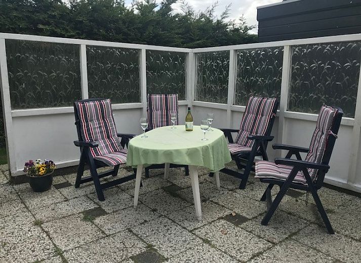 Front of vacation home at Vakantiepark Houdewind, with terrace and garden in Sint Maartenszee, North Sea coast, North Holland.