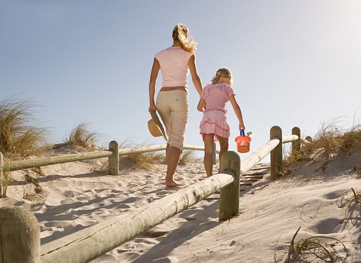 Slaapkamer in 4-6 persoons vakantiehuis in Sint Maartenszee, Noordzeekust, met tweepersoonsbed.