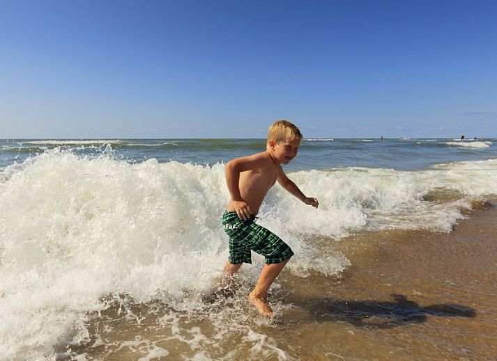 Luxury bathroom with bath and shower in Beachvilla bungalow, Sint Maartenszee, North Sea coast, North Holland.