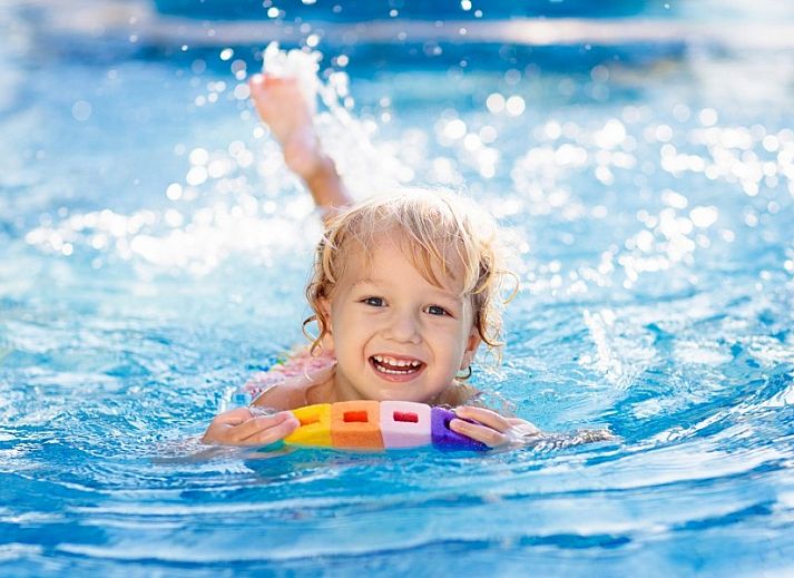 Fully equipped corner kitchen in Bungalow type D, sleeps 6 in Sint Maartenszee, North Sea coast, North Holland.