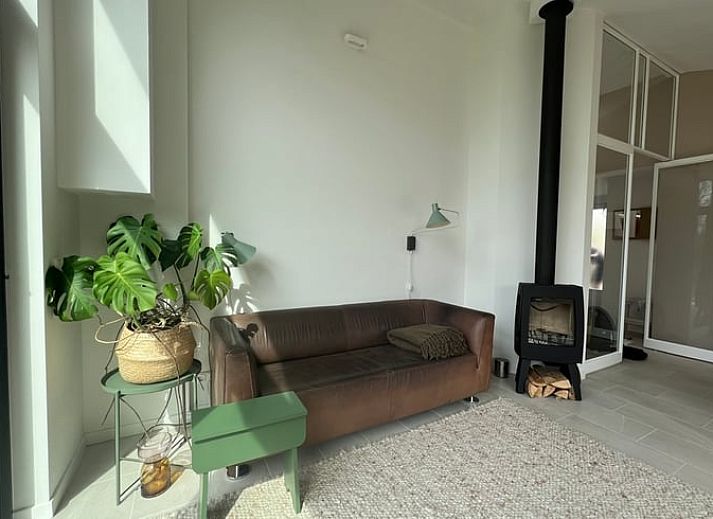 Geniessen Sie die Ruhe im Huisje in Egmond-Binnen, einem Ferienhaus an der Nordseekueste mit einem grossen Garten und einer Terrasse in Nordholland.