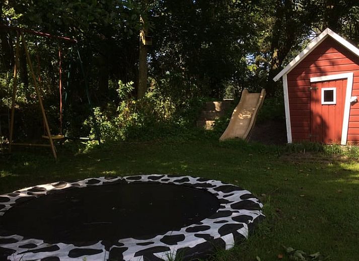 Speeltuin voor kinderen bij Vakantiehuis in Egmond aan den Hoef, Noordzeekust, Noord-Holland.