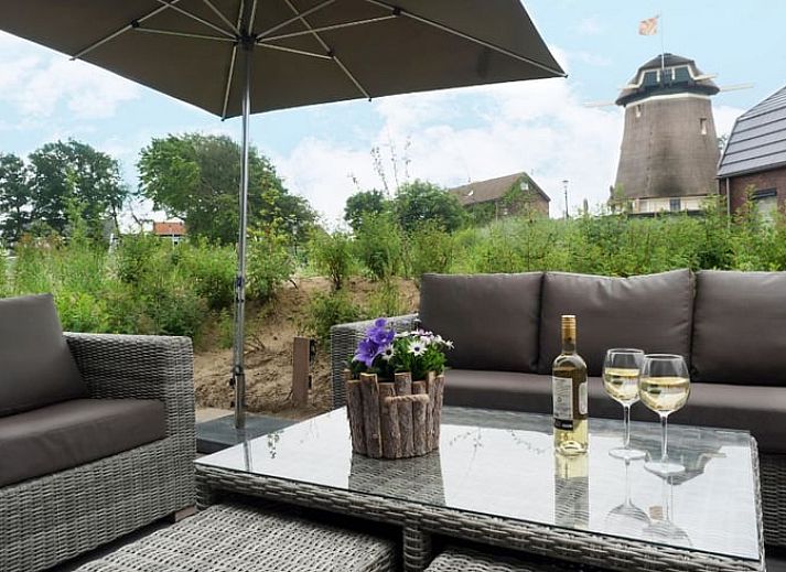 Moderne gevel van Huisje in Egmond aan den Hoef, vakantiehuis aan de Noordzeekust in Noord-Holland.