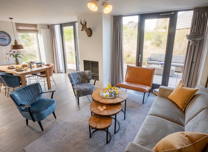 Moderne gevel van Huisje in Egmond aan den Hoef, vakantiehuis aan de Noordzeekust in Noord-Holland.