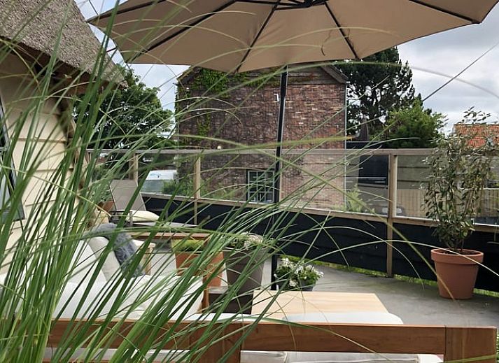 Moderne Kueche im Ferienhaus in Egmond aan den Hoef, Nordseekueste, Nordholland.