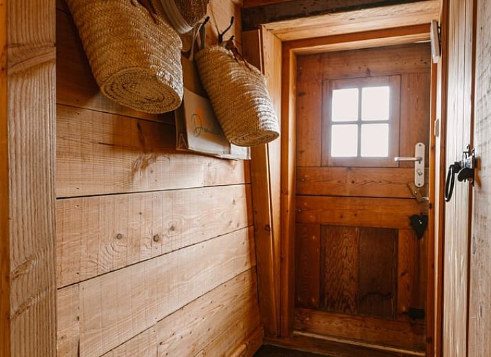 Gemuetliche Fruehstuecksecke im Ferienhaus in Egmond aan den Hoef, Nordseekueste, Nordholland.