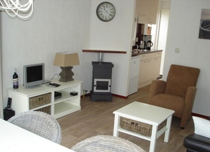 Chalet IJmuiden nahe der Nordseekste mit sonniger Terrasse und grnem Garten in Nordholland.