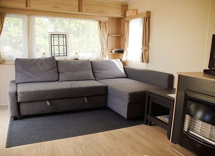 Slaapkamer in Zee en duin chalet, IJmuiden, met comfortabele bedden aan de Noordzeekust van Noord-Holland.