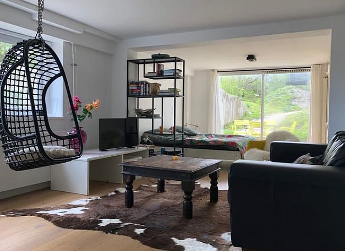 Parkeerplaats bij Vakantiehuis in Bergen aan Zee, Noordzeekust, Noord-Holland.