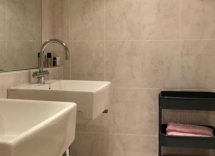 Parkeerplaats bij Vakantiehuis in Bergen aan Zee, Noordzeekust, Noord-Holland.