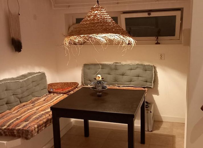 Parkeerplaats bij Vakantiehuis in Bergen aan Zee, Noordzeekust, Noord-Holland.