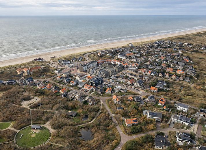 Appartement in Bergen aan Zee met moderne architectuur en zonnige terrassen aan de Noordzeekust, Noord-Holland.