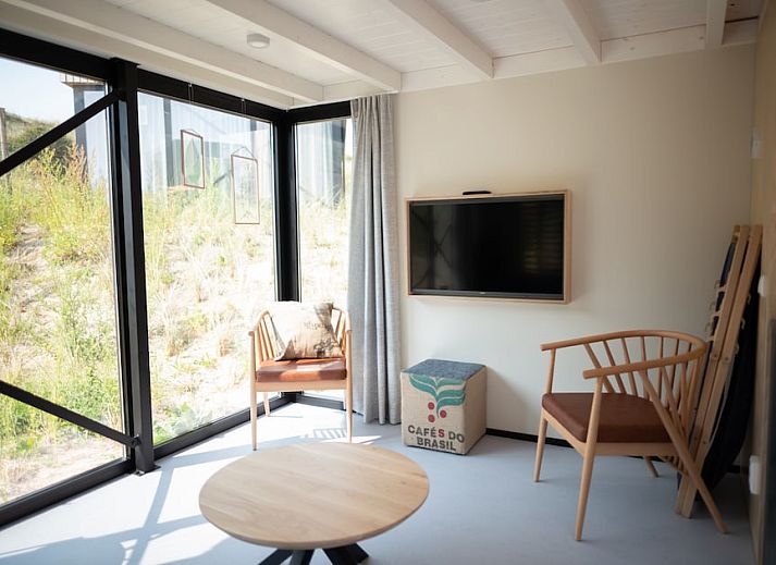 Modern Kennemer Lodge 6 XL in Zandvoort, North Sea coast, vacation home with terrace and views of the dunes of North Holland.