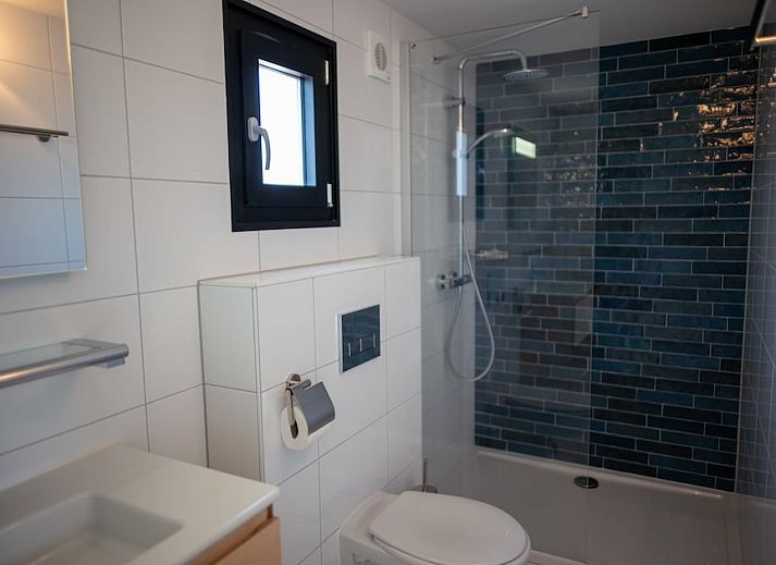 Modern Kennemer Lodge 6 XL in Zandvoort, North Sea coast, vacation home with terrace and views of the dunes of North Holland.