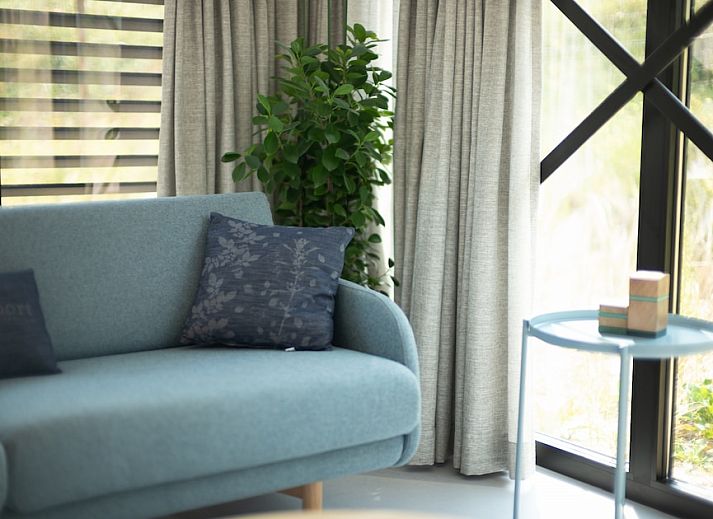 Modern bathroom in Kennemer Lodge 6 XL, vacation home in Zandvoort on the North Sea coast, North Holland, with stylish shower and tiling.