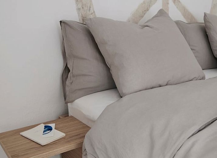 Buitenkant van Vakantiehuisje in Schagerbrug, Noordzeekust, Noord-Holland omgeven door groene natuur en rust.