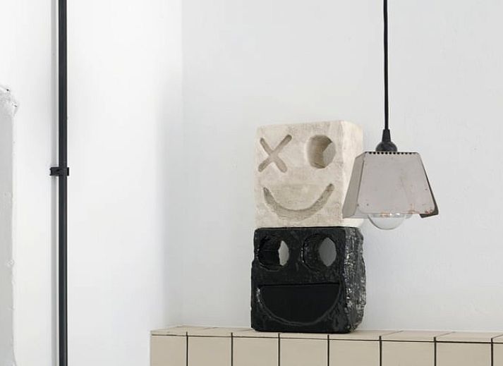 Stijlvolle binnenruimte van Vakantiehuisje in Schagerbrug, Noordzeekust, Noord-Holland met comfortabele eethoek.