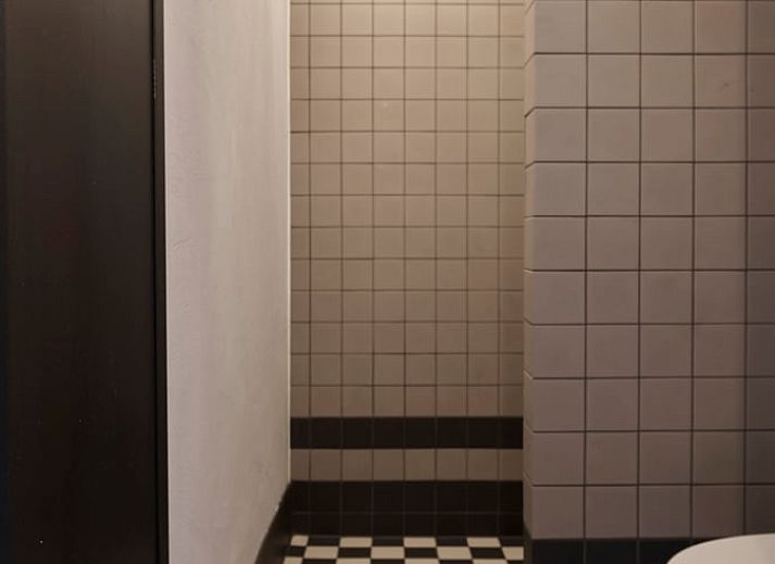 Slaapkamer in Vakantiehuisje in Schagerbrug, Noordzeekust, Noord-Holland met minimalistisch design en knusse uitstraling.