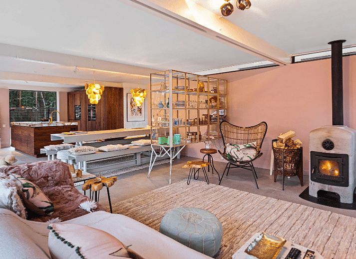 Groene omgeving rondom Huisje in BERGEN, vakantiehuis in Bergen, Noordzeekust, omgeven door weelderige natuur en rust.