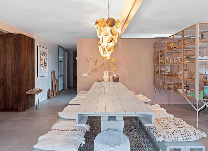 Groene omgeving rondom Huisje in BERGEN, vakantiehuis in Bergen, Noordzeekust, omgeven door weelderige natuur en rust.