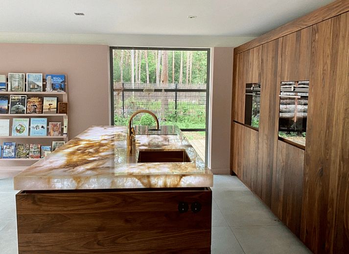 Unieke wellnesservaring bij Huisje in BERGEN, vakantiehuis in Bergen, Noordzeekust, met bad in een glazen kas.