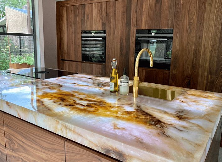 Unieke wellnesservaring bij Huisje in BERGEN, vakantiehuis in Bergen, Noordzeekust, met bad in een glazen kas.