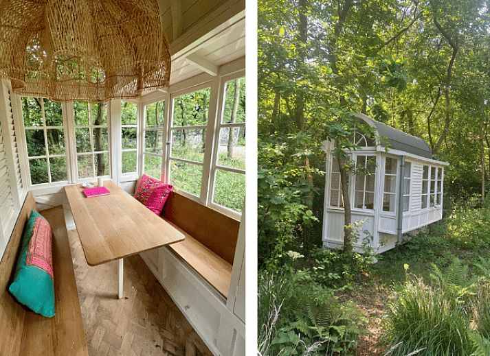 Stijlvolle woonkamer van Huisje in BERGEN, vakantiehuis in Bergen, Noordzeekust, met comfortabele zithoek en decoratieve elementen.