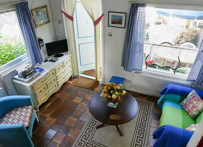 NH170 vakantiehuis in Bergen met kleurrijke buitenkant aan de Noordzeekust, Noord-Holland.