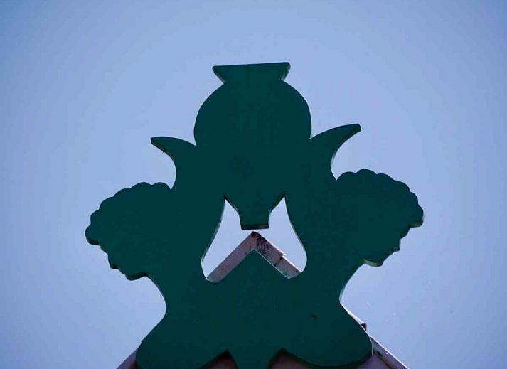 Badkamer met Delfts blauw thema in NH170 vakantiehuis in Bergen, Noordzeekust.