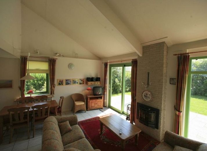 Speeltuin bij STRANDSLAG JULIANA vakantiehuis in Julianadorp aan Zee, ideaal voor kinderen aan de Noordzeekust.