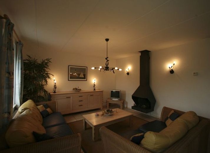 8 pers. villa in Julianadorp aan Zee, Noord-Holland met rieten dak en zonnig terras aan de Noordzeekust.