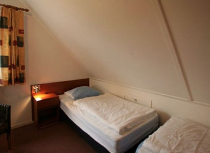 8 pers. villa in Julianadorp aan Zee, Noord-Holland met rieten dak en zonnig terras aan de Noordzeekust.