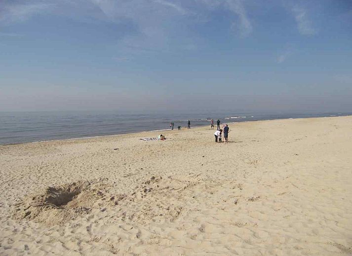 Cozy bedroom in NH114 vacation home, Julianadorp aan Zee, North Holland, with comfortable bed.