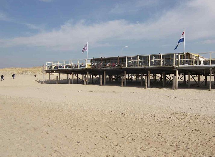 Cozy bedroom in NH114 vacation home, Julianadorp aan Zee, North Holland, with comfortable bed.