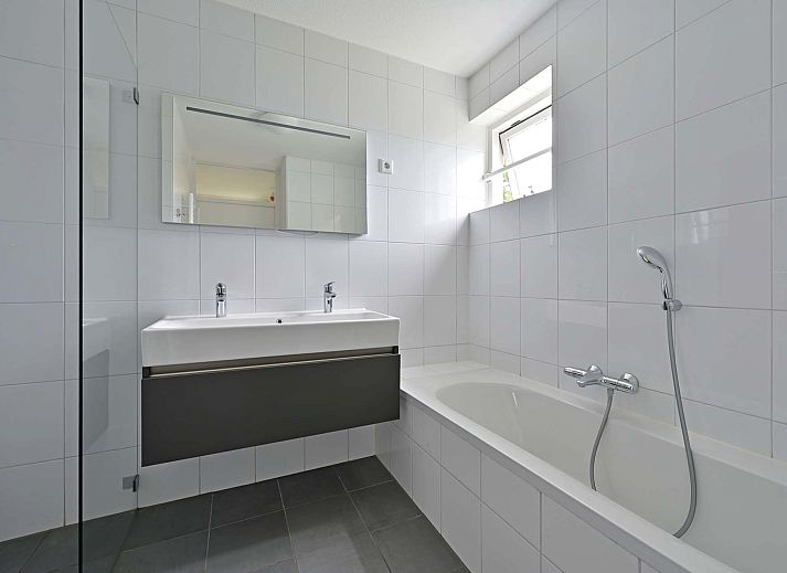 Vooraanzicht van de vrijstaande vakantiewoning in Julianadorp aan Zee aan de Noordzeekust.