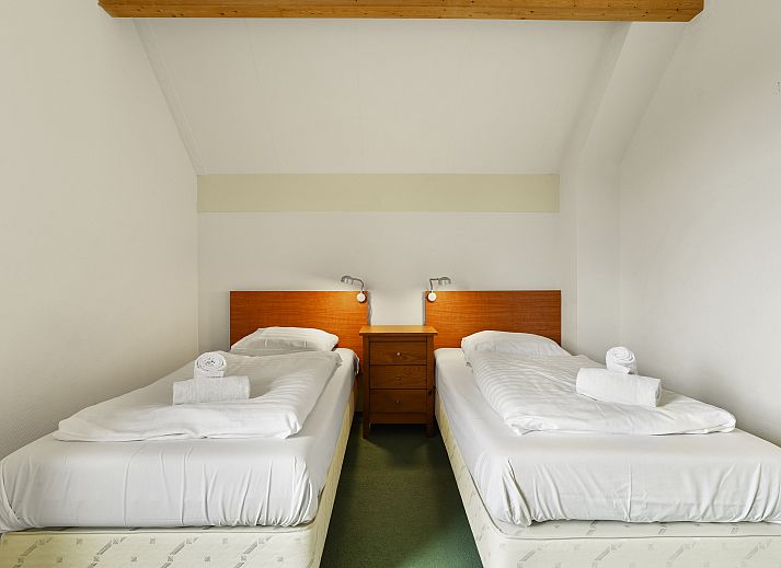 Guest house 454023 - Bungalow Noordzeekust - Beach Resort Ooghduyne | 6-persoons villa | 6D2