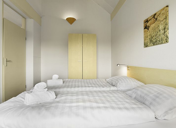 Guest house 454023 - Bungalow Noordzeekust - Beach Resort Ooghduyne | 6-persoons villa | 6D2