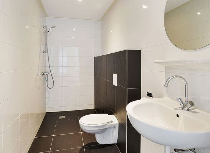 Guest house 454024 - Bungalow Noordzeekust - Beach Resort Ooghduyne | 12-persoons villa | 12C