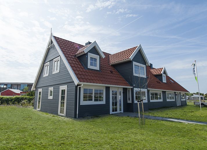 Ontspan in de sauna van Beach Resort Ooghduyne 16-persoons villa, Julianadorp aan Zee, Noord-Holland.