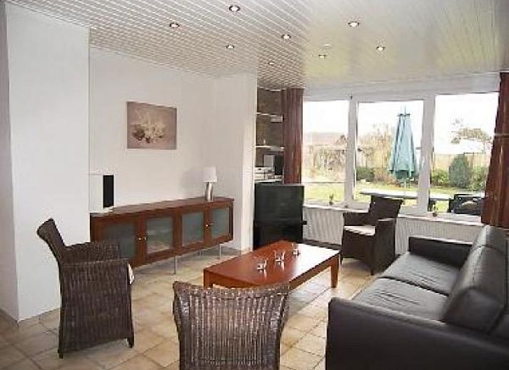 NH080 vacation home in Julianadorp aan Zee with spacious terrace and garden, ideal for relaxation on the North Sea coast in North Holland.