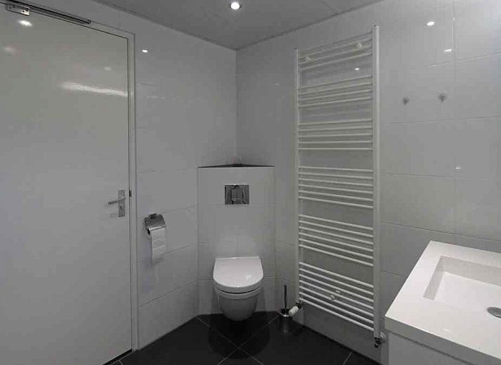 NH080 vacation home in Julianadorp aan Zee with spacious terrace and garden, ideal for relaxation on the North Sea coast in North Holland.