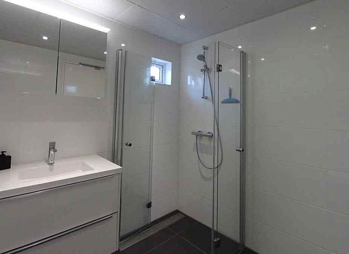 Attractive bedroom with bunk beds in vacation home NH080, Julianadorp aan Zee, North Holland, perfect for a relaxing stay on the North Sea coast.