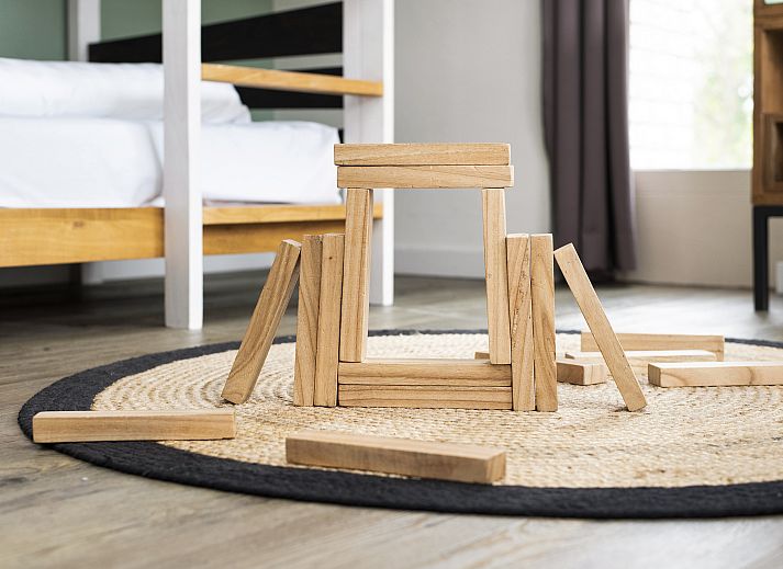 Comfortabele zithoek in Beach Resort Ooghduyne kindervilla, Julianadorp aan Zee, Noord-Holland.