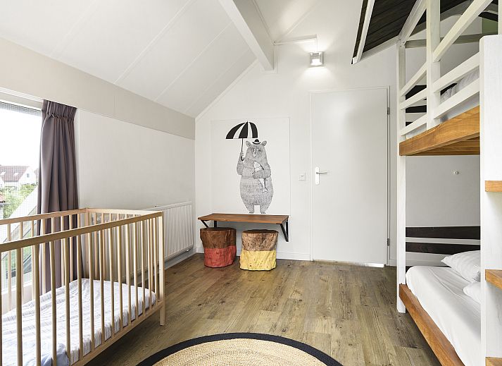 Comfortabele zithoek in Beach Resort Ooghduyne kindervilla, Julianadorp aan Zee, Noord-Holland.