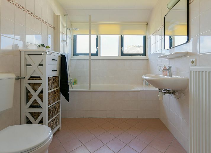 Ingang van vrijstaande woning in Julianadorp aan Zee, Noordzeekust.