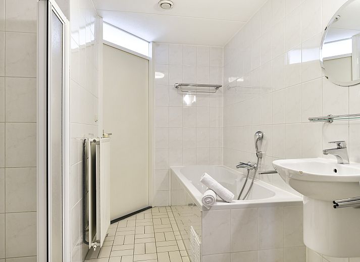 Guest house 454057 - Bungalow Noordzeekust - Beach Resort Ooghduyne | 4-persoons appartement | 4B1