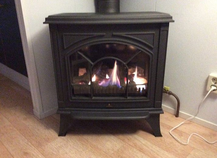 Comfortabel terras bij Noordzee Scheveningen chalet, omgeven door groen in Scheveningen, Noordzeekust.